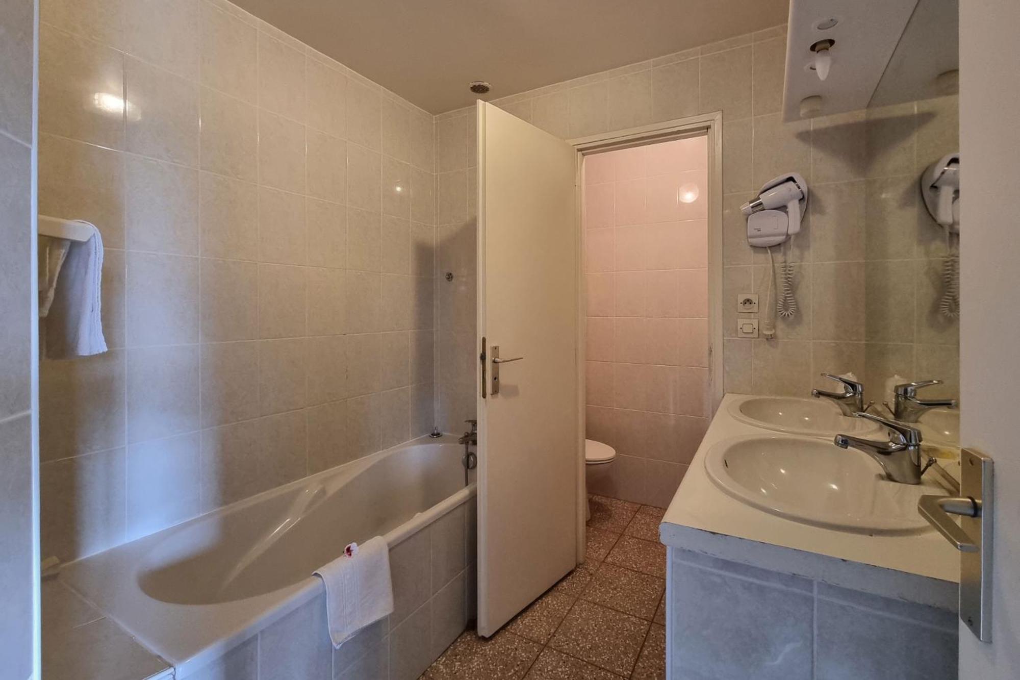 Le Catalan - Hotel Et Appartements Мон-Луи Экстерьер фото