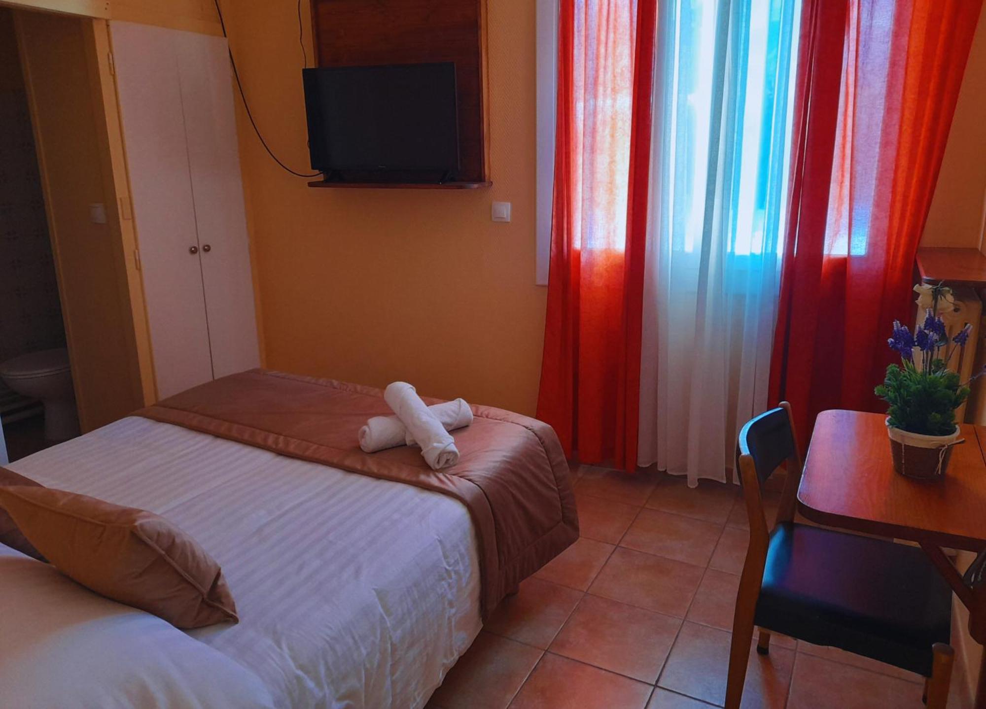 Le Catalan - Hotel Et Appartements Мон-Луи Экстерьер фото