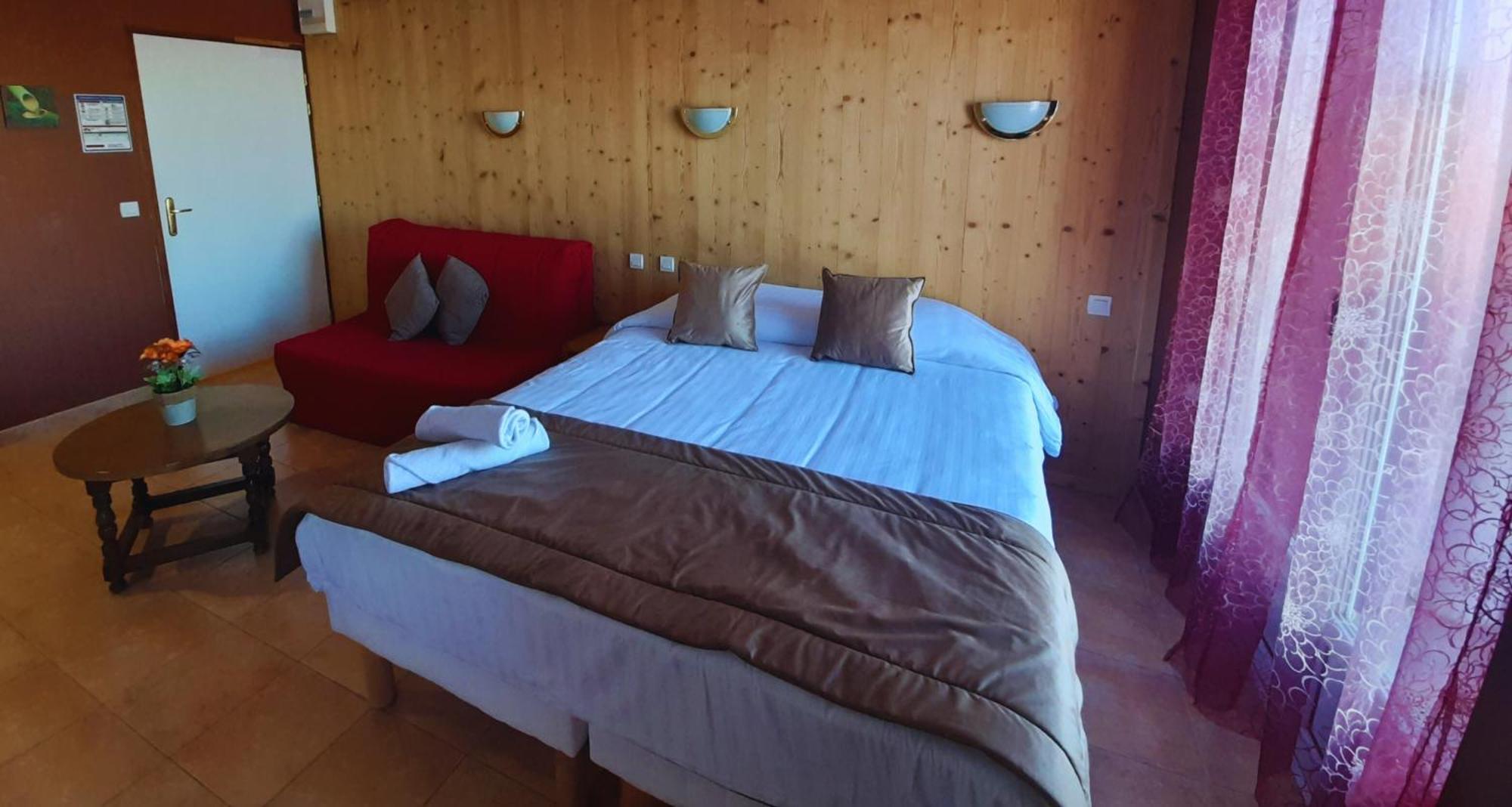 Le Catalan - Hotel Et Appartements Мон-Луи Экстерьер фото